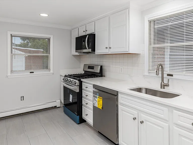 4 Coppola St #2 — Photo 3