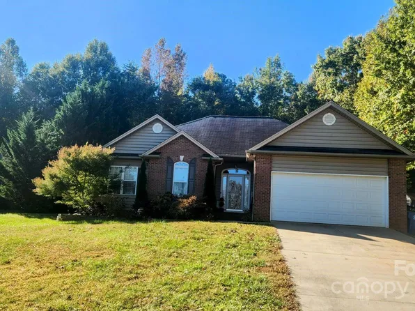2458 36th Ave NE, Hickory, NC 28601