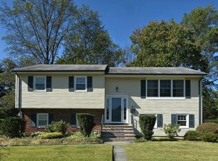 12 Doris Ln, Middletown, NJ 07748