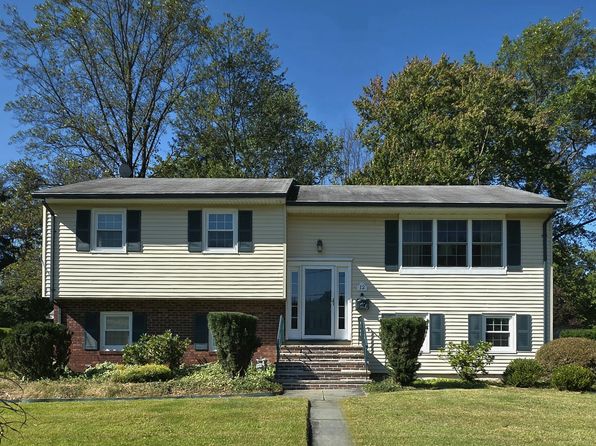 12 Doris Ln