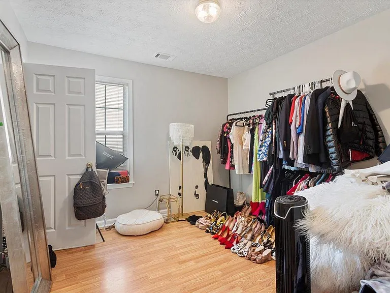 1130 Winthrope Chase Dr — Photo 22