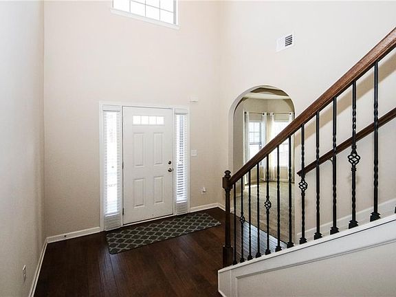 3rd image of 615 Baymist Ct