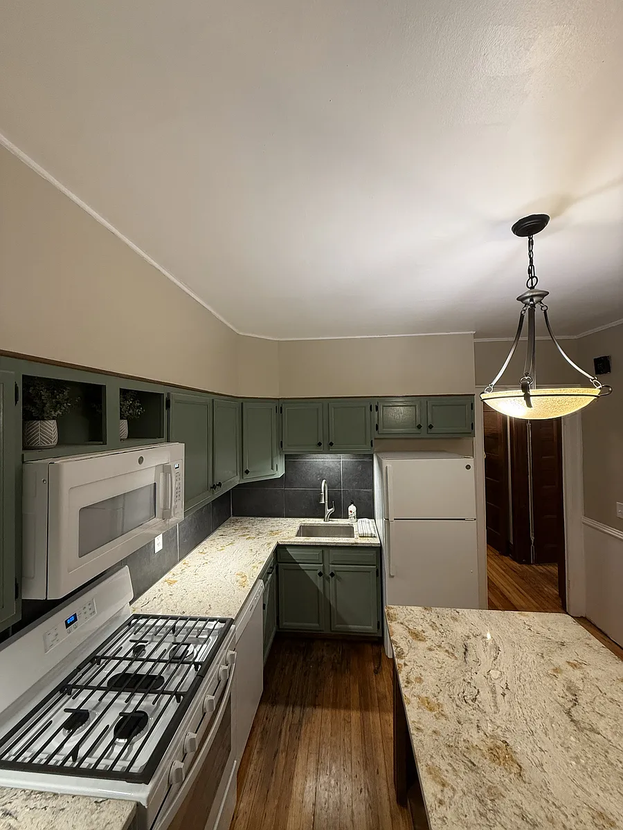 Building Photo - 413 W Delavan Ave #2