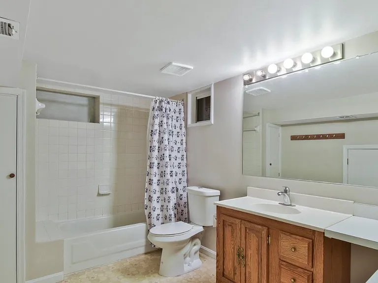 4038 Poplar St — Photo 23