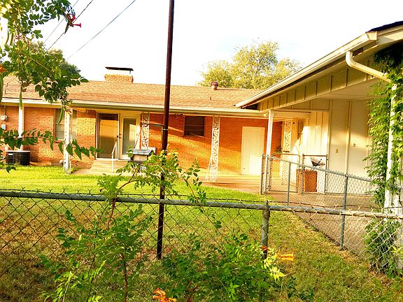 5th image of 2301 SE 11th St