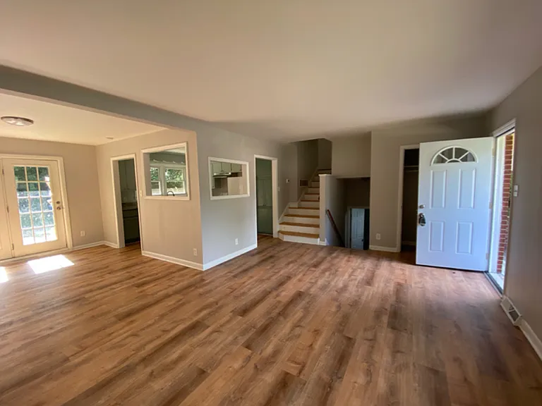 1008 Benning St — Photo 2