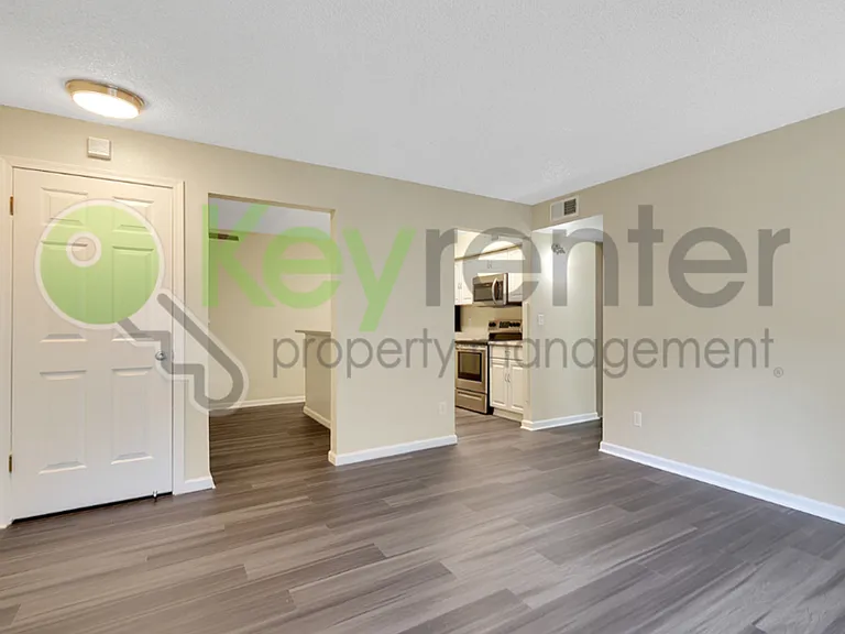 600 Del Verde Cir #7 — Photo 7