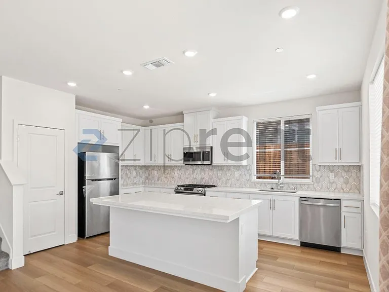 5545 Oberon Ave — Photo 10