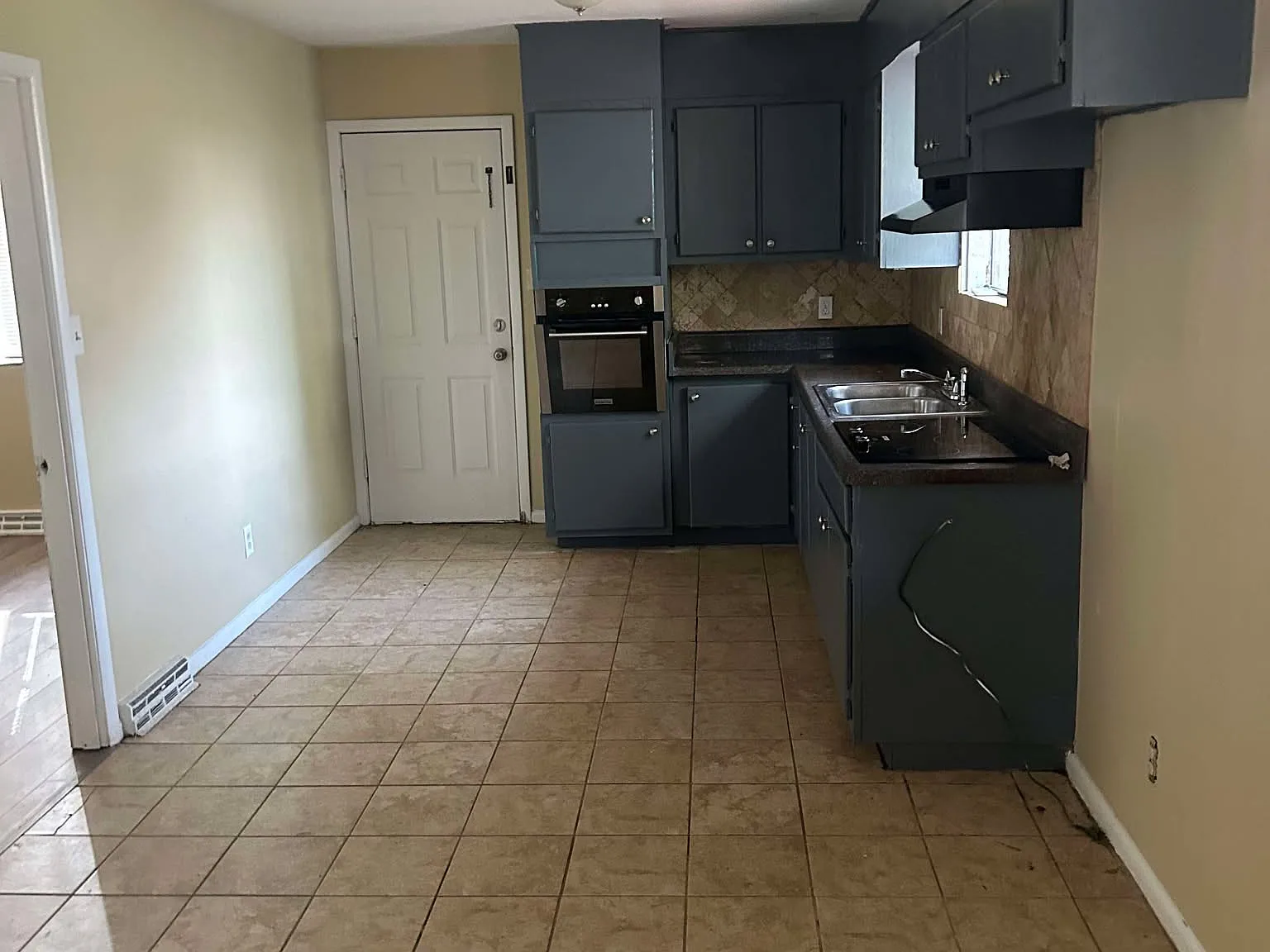 3 bed, 1050 sqft, $950 — Photo 3