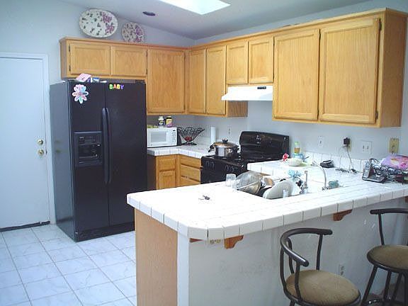 Kitchen with breakfast bar