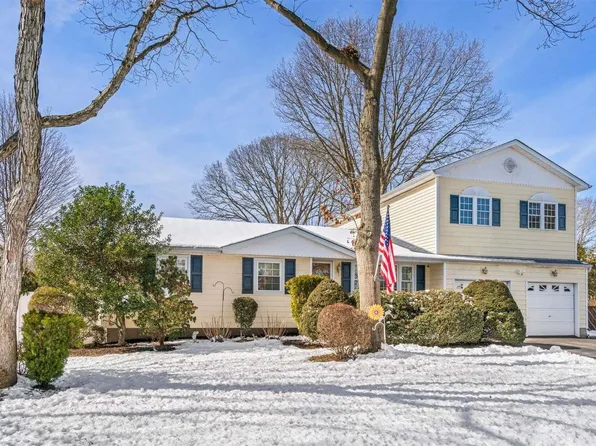 32 Serene Place, Hauppauge, NY 11788