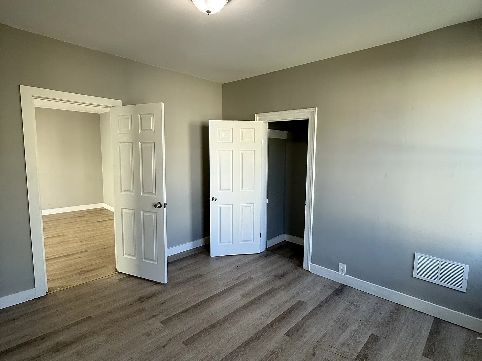 123 Lakeview Avenue - 1 — Photo 3