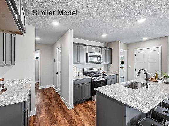 3rd image of 318 NE Chalet St