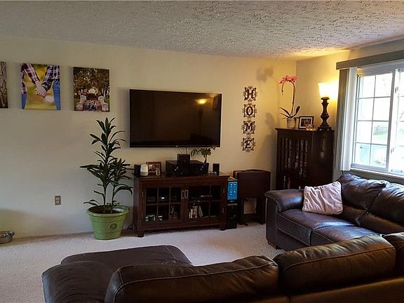 2nd image of 3685 Gardenia Dr