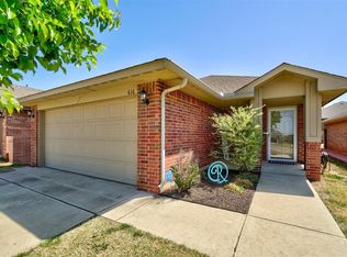 616 SW 37th St, Moore, OK 73160