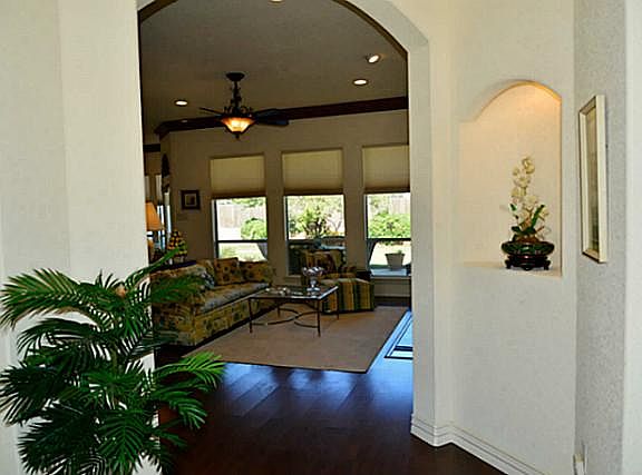 3rd image of 5310 Mission Cir
