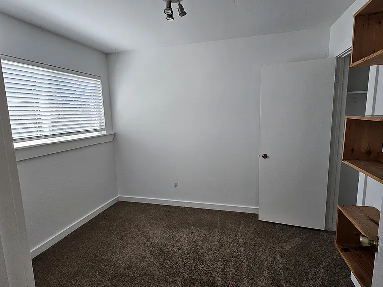 1239 Southwood Dr — Photo 8