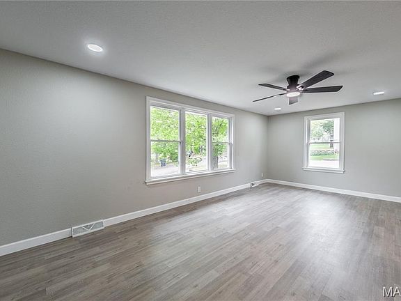 4th image of 102 Highland St