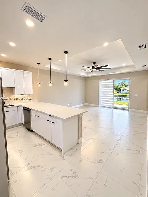 3 bed, 2.0 bath, $2,100 — Photo 4