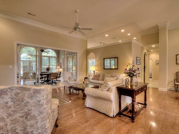 4th image of 228 Oligi Cir