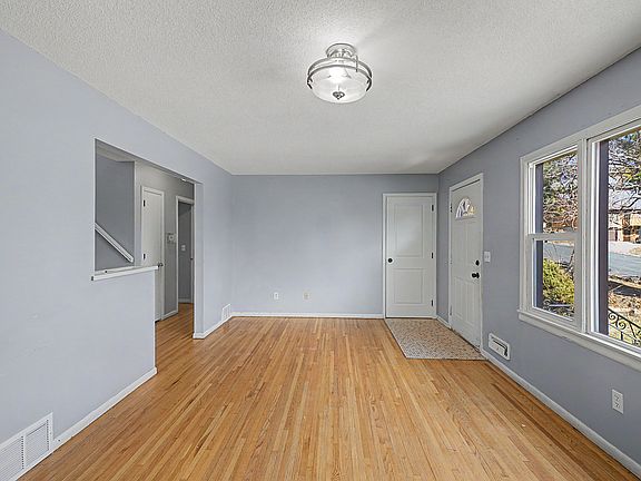 3rd image of 4034 Cleveland St NE