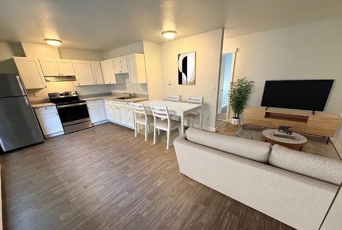 La Madera Apartments — Photo 2