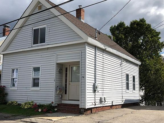Front entry, room for 2 cars in-line.