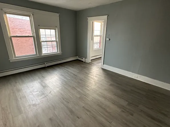 10 Erwin Pl APT 3, New Britain, CT 06051