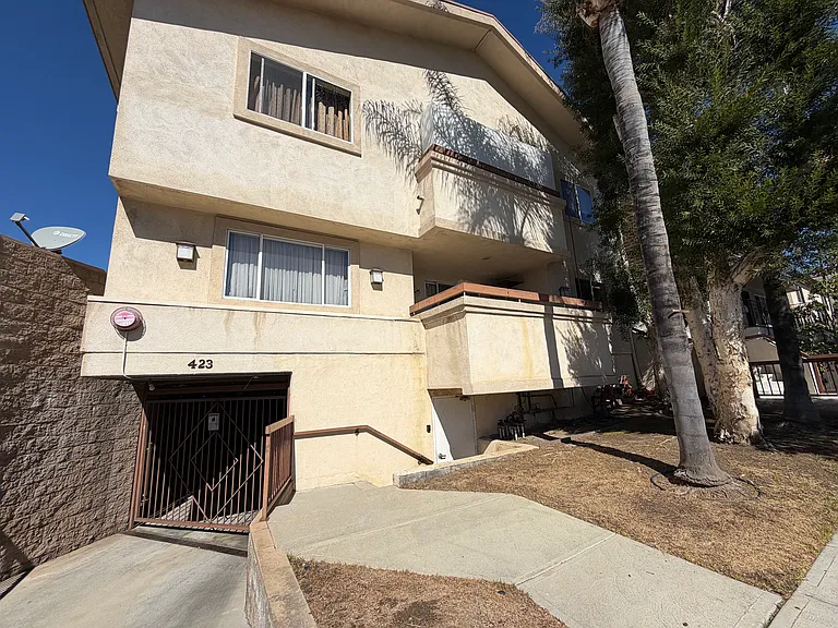 423 E Providencia Ave #105 — Photo 1