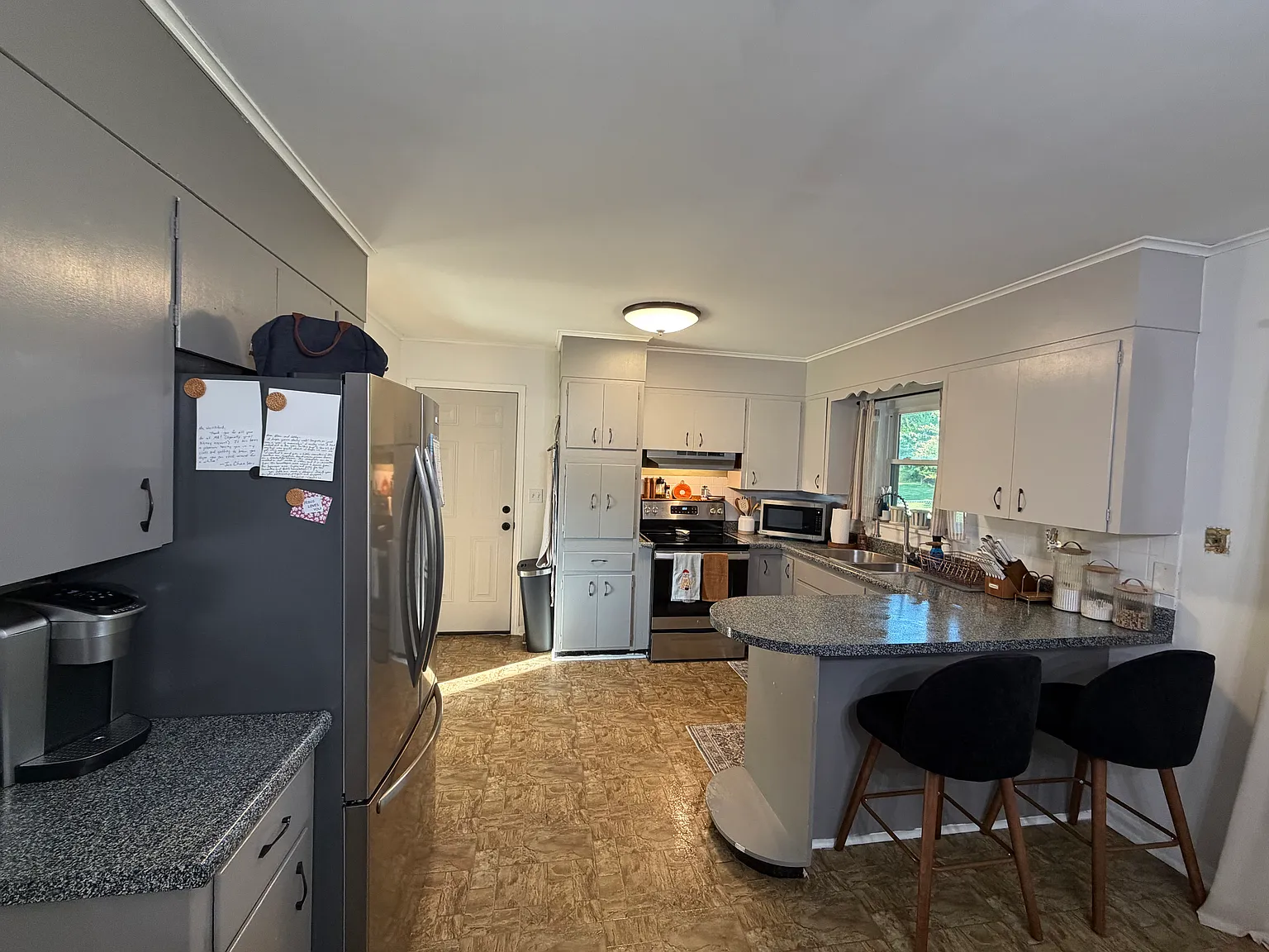 3 bed, 1500 sqft, $2,200 — Photo 3