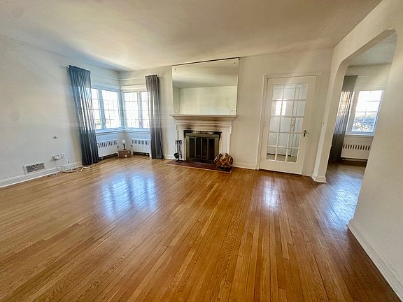 4th image of 468 Greenmount Ave #1