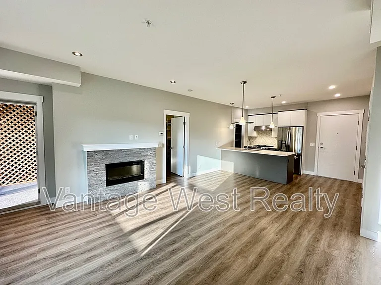 1883 Water St #206 — Photo 8