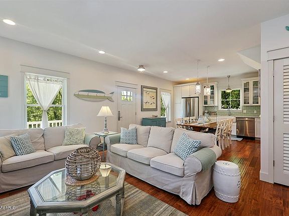 3rd image of 1120 Golfmere Dr