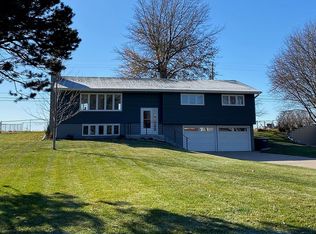 703 Madden Rd, Hastings, NE 68901