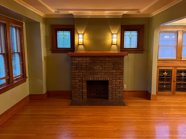 1629 E Newton Ave, Shorewood, WI 53211