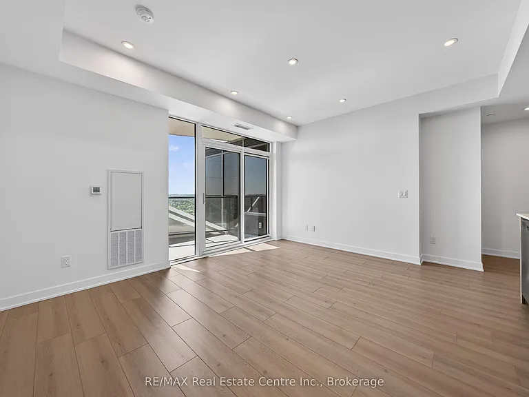 25 Wellington St S #3103 — Photo 12