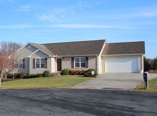 15 Maid Marian Ct, Waynesboro, VA 22980