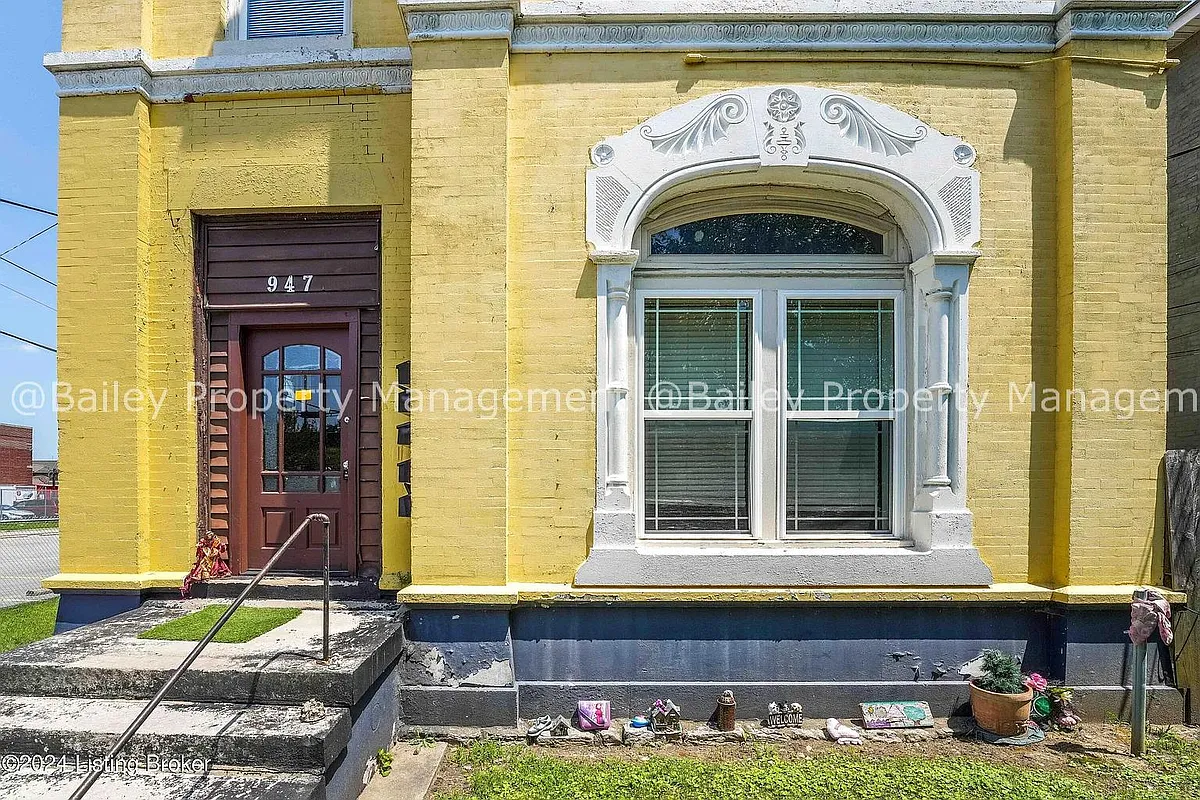Unit Photo - 947 S Brook St #1