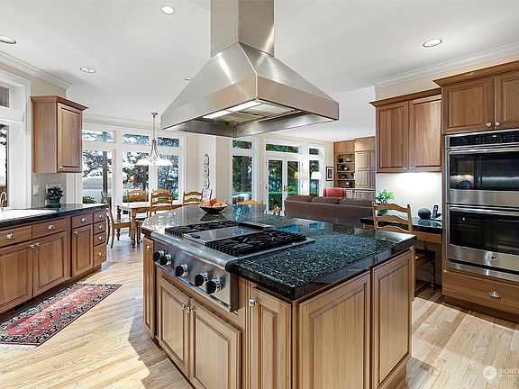 This amazing chef's kitchen will not disappoint! With views of the puget sound from every window in this space, cooking will become your favorite pastime. >