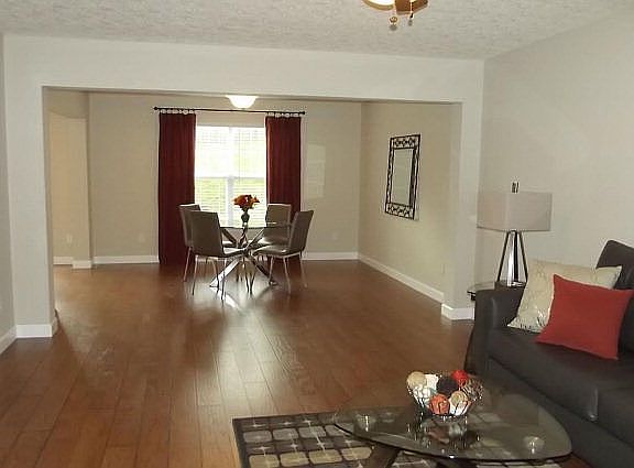 3rd image of 939 Cobble Dr
