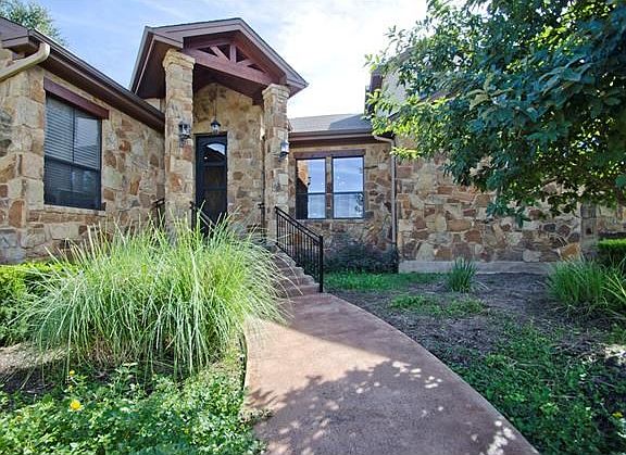 2nd image of 116 Clubhouse Dr