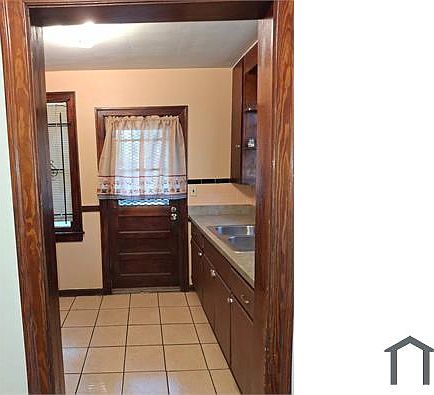3rd image of 1402 W 11th St