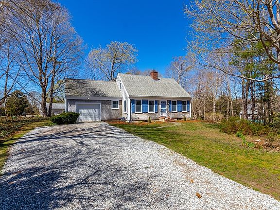 2nd image of 4 Quail Hill Rd