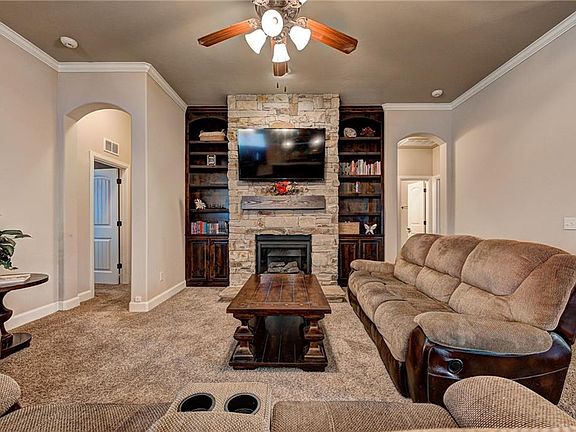 5th image of 1105 Stoneridge Dr