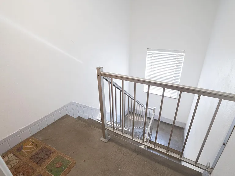 5205 Jamieson Ave — Photo 2