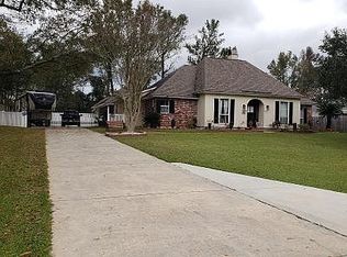 37320 Oak Hills Dr, Denham Springs, LA 70706