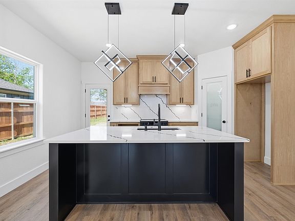 3rd image of 1023 Kane St