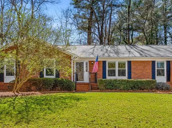 5609 Guida Dr, Greensboro, NC 27410