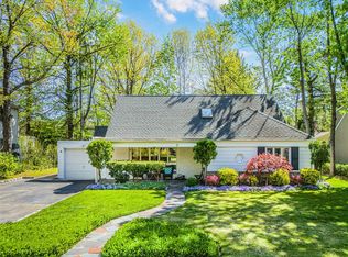 31 Chadwick Rd, Great Neck, NY 11023