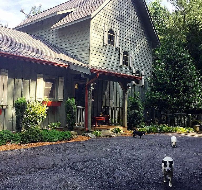 Side view and upper driveway